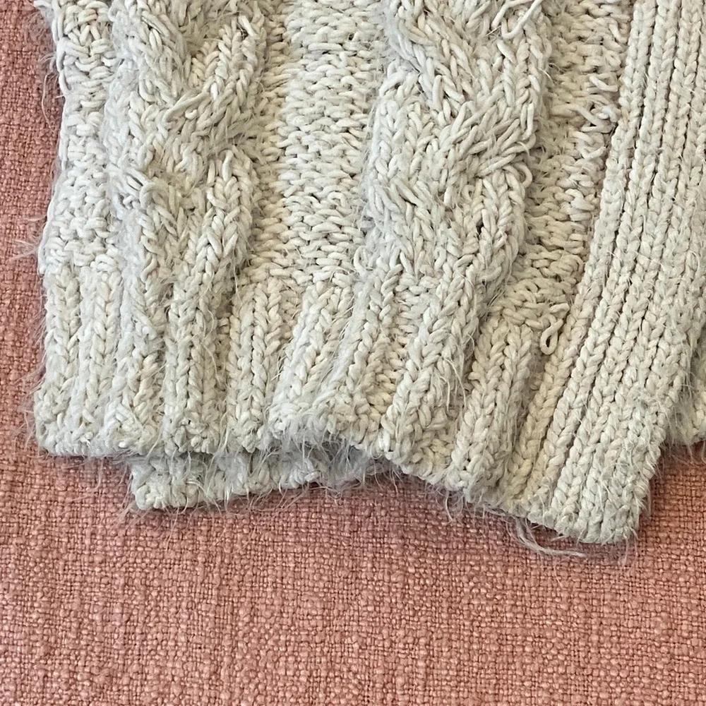 POL small wm’s oversized Cream Cable Knit Cardigan - FLAWED - Picture 6 of 16